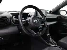 Toyota Yaris (2022) thumbnail 2