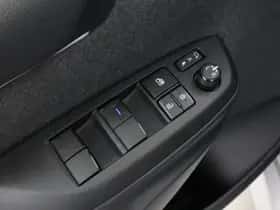 Toyota Yaris (2022) thumbnail 25