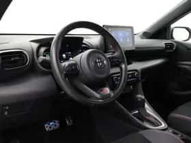 Toyota Yaris (2022) thumbnail 2