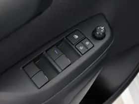 Toyota Yaris (2022) thumbnail 22