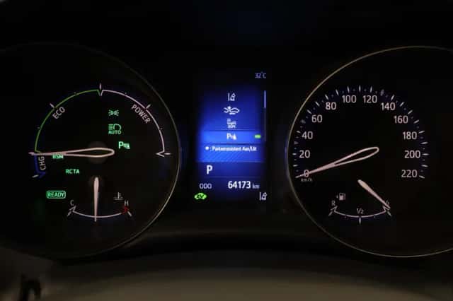 Toyota C-HR (2019) thumbnail 3