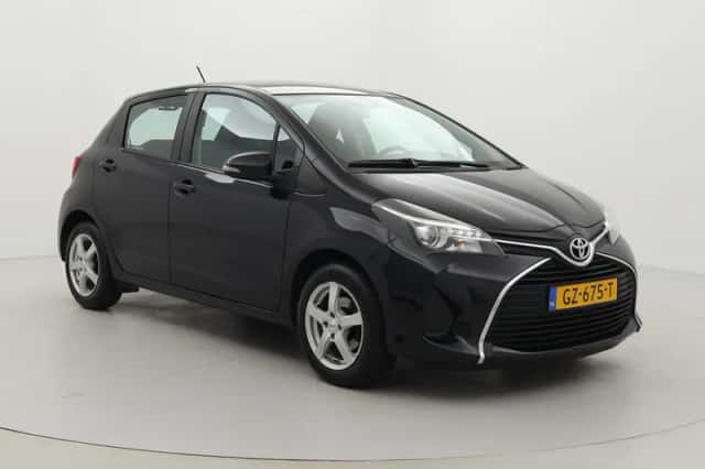 Toyota Yaris (2015) thumbnail 1