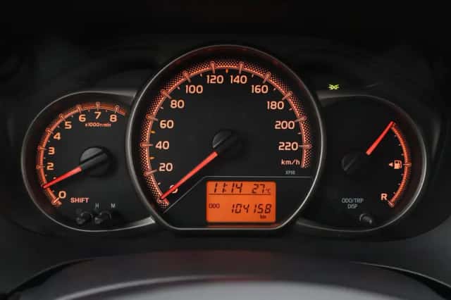 Toyota Yaris (2015) thumbnail 3
