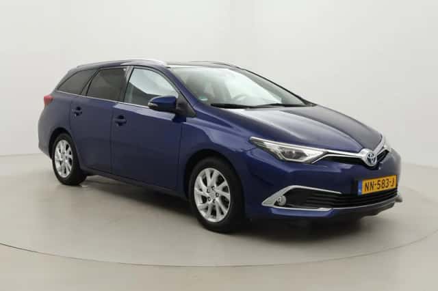 Toyota Auris (2017) thumbnail 1