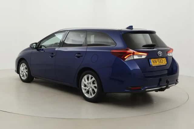 Toyota Auris (2017) thumbnail 4