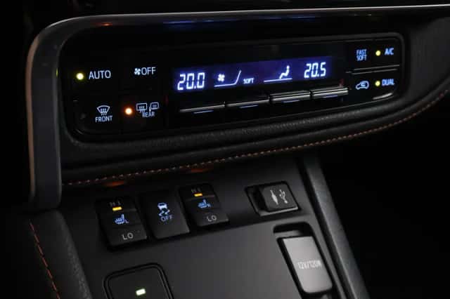 Toyota Auris (2017) thumbnail 6