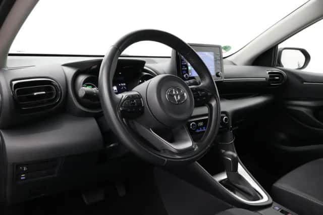 Toyota Yaris (2023) thumbnail 2