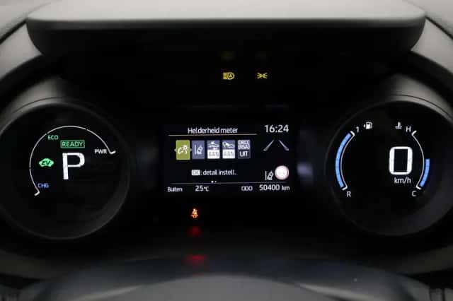 Toyota Yaris (2023) thumbnail 3