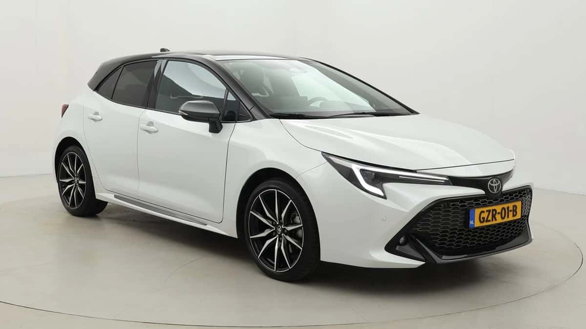 Toyota Corolla (2024) — foto 1