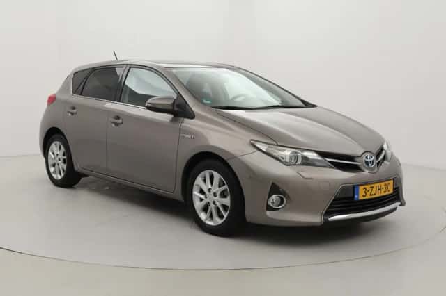 Toyota Auris (2015) thumbnail 1
