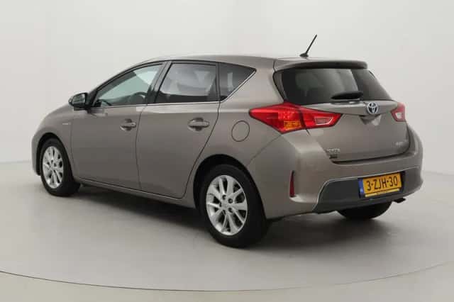Toyota Auris (2015) thumbnail 4
