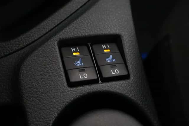 Toyota Auris (2015) thumbnail 6