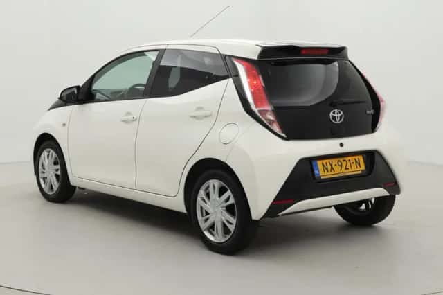 Toyota Aygo (2017) thumbnail 4