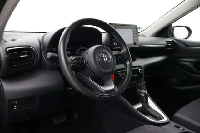 Toyota Yaris (2020) thumbnail 2