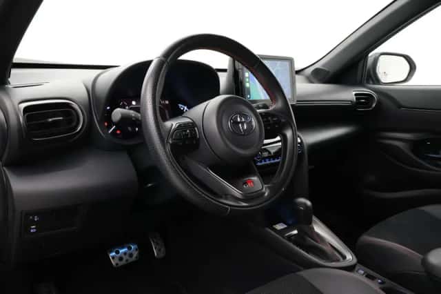 Toyota Yaris Cross (2023) thumbnail 2