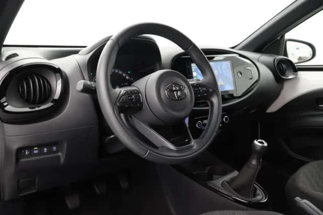 Toyota Aygo X (2024) thumbnail 2