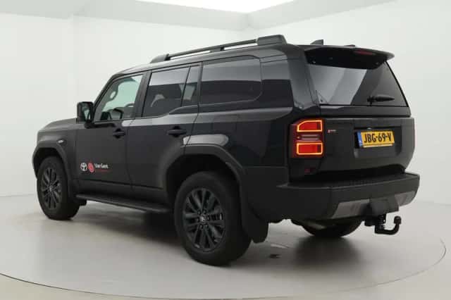 Toyota Land Cruiser (2024) thumbnail 4