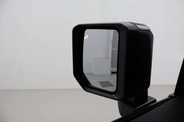 Toyota Land Cruiser (2024) thumbnail 6