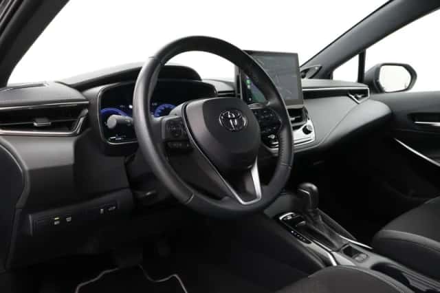 Toyota Corolla (2023) thumbnail 2