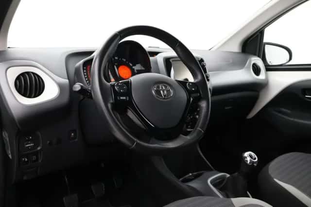 Toyota Aygo (2018) thumbnail 2