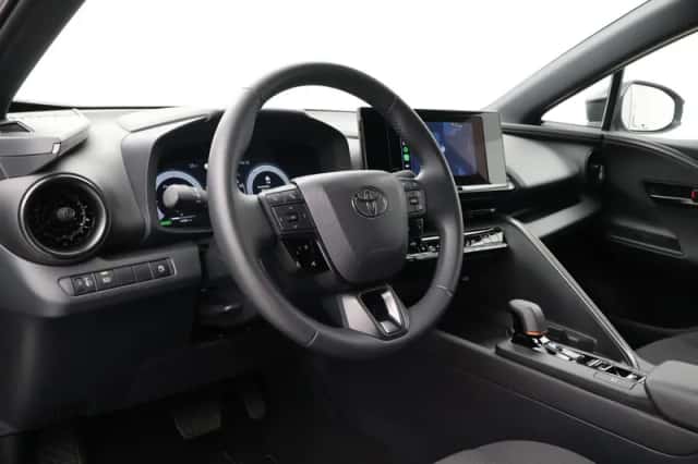 Toyota C-HR (2025) thumbnail 2