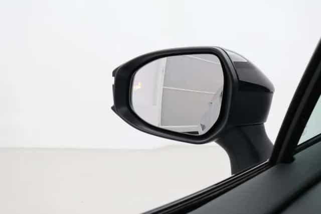 Toyota C-HR (2025) thumbnail 5