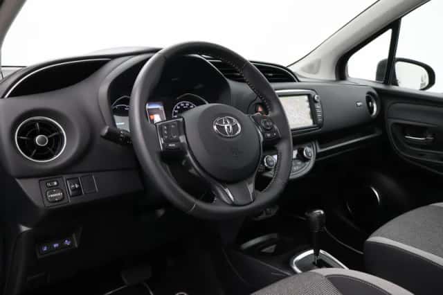 Toyota Yaris (2019) thumbnail 2