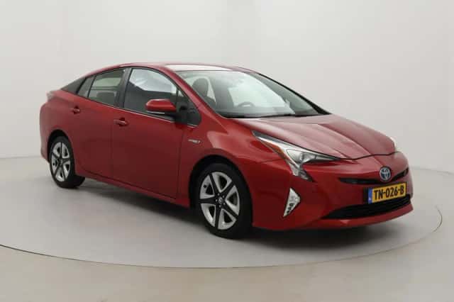 Toyota Prius (2016) thumbnail 1