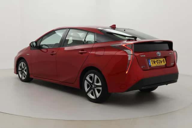 Toyota Prius (2016) thumbnail 4
