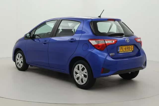 Toyota Yaris (2017) thumbnail 4
