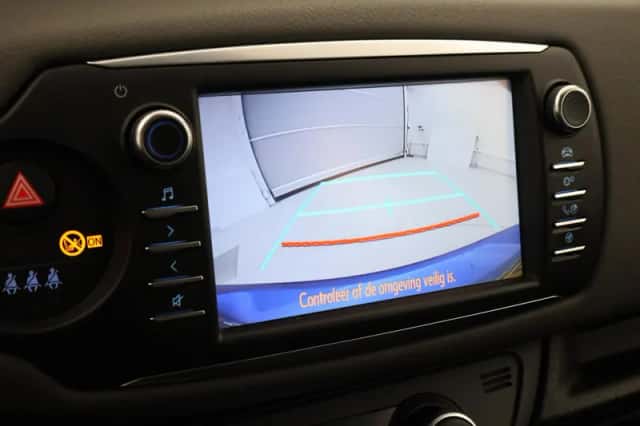 Toyota Yaris (2017) thumbnail 6