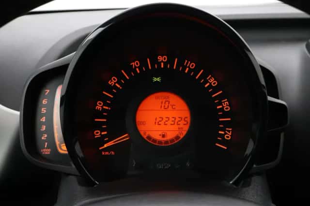 Toyota Aygo (2016) thumbnail 3