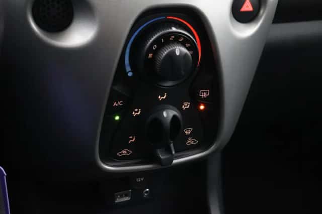 Toyota Aygo (2016) thumbnail 5
