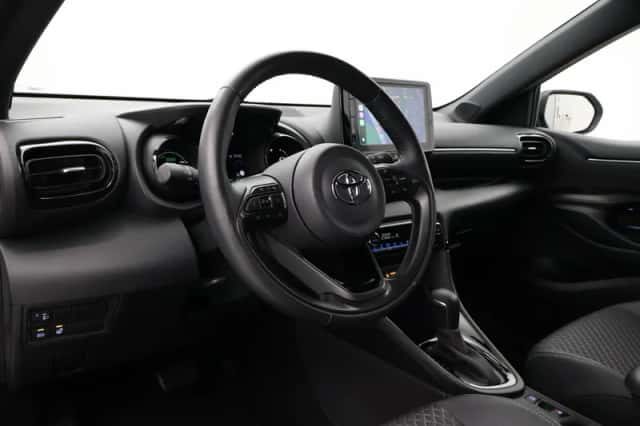 Toyota Yaris (2023) thumbnail 2