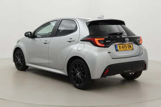 Toyota Yaris (2023) thumbnail 4