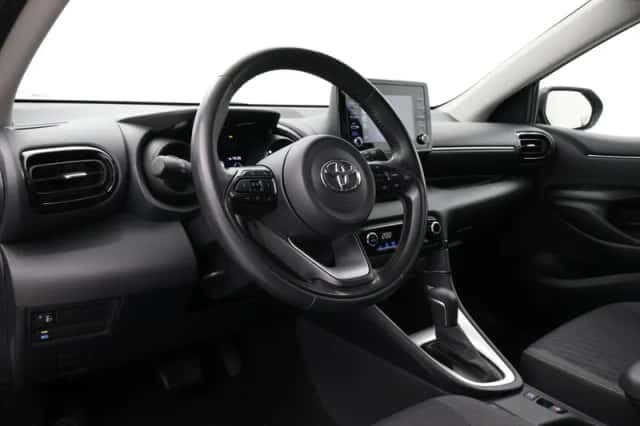 Toyota Yaris (2021) thumbnail 2