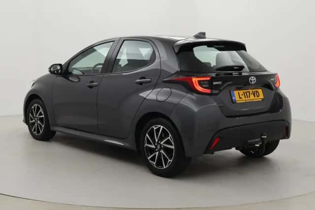 Toyota Yaris (2021) thumbnail 4