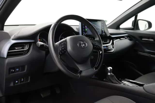 Toyota C-HR (2020) thumbnail 2