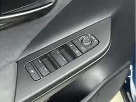 Toyota C-HR (2025) thumbnail 17