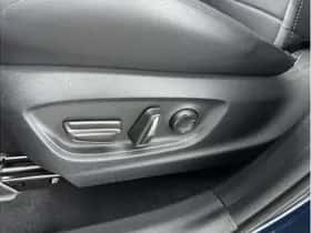 Toyota C-HR (2025) thumbnail 9