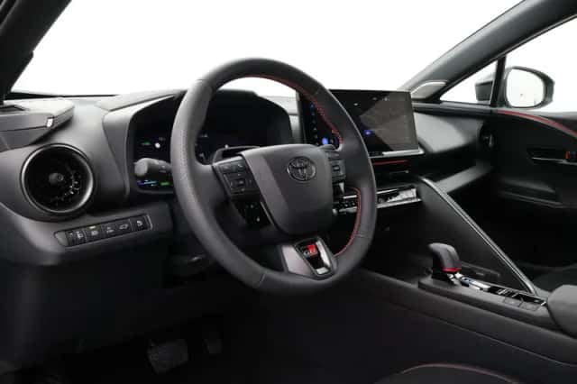 Toyota C-HR (2026) thumbnail 2
