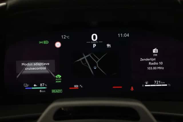 Toyota C-HR (2026) thumbnail 3