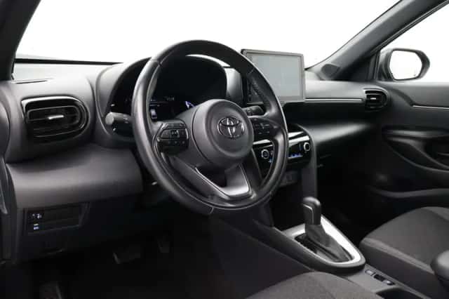 Toyota Yaris Cross (2022) thumbnail 2