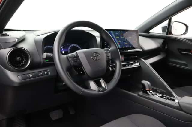 Toyota C-HR (2025) thumbnail 2