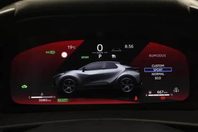 Toyota C-HR (2025) thumbnail 3