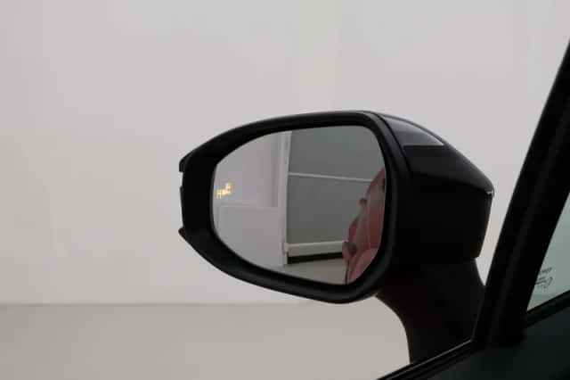 Toyota C-HR (2025) thumbnail 5