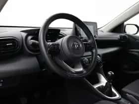 Toyota Yaris (2024) thumbnail 2