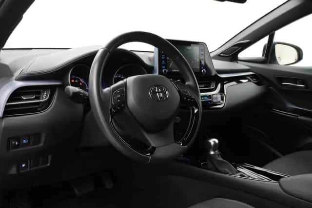 Toyota C-HR (2020) thumbnail 2