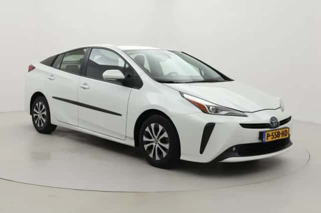 Toyota Prius (2022) thumbnail 1