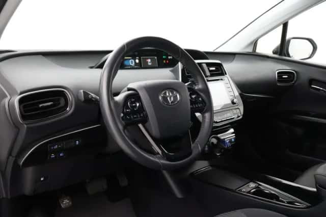Toyota Prius (2022) thumbnail 2
